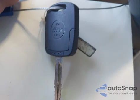 2010 Toyota Camry Le z USA, uszkodzony, nr VIN 4T1BF3EK7AU009352